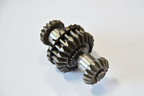 Corn head gearbox spiders